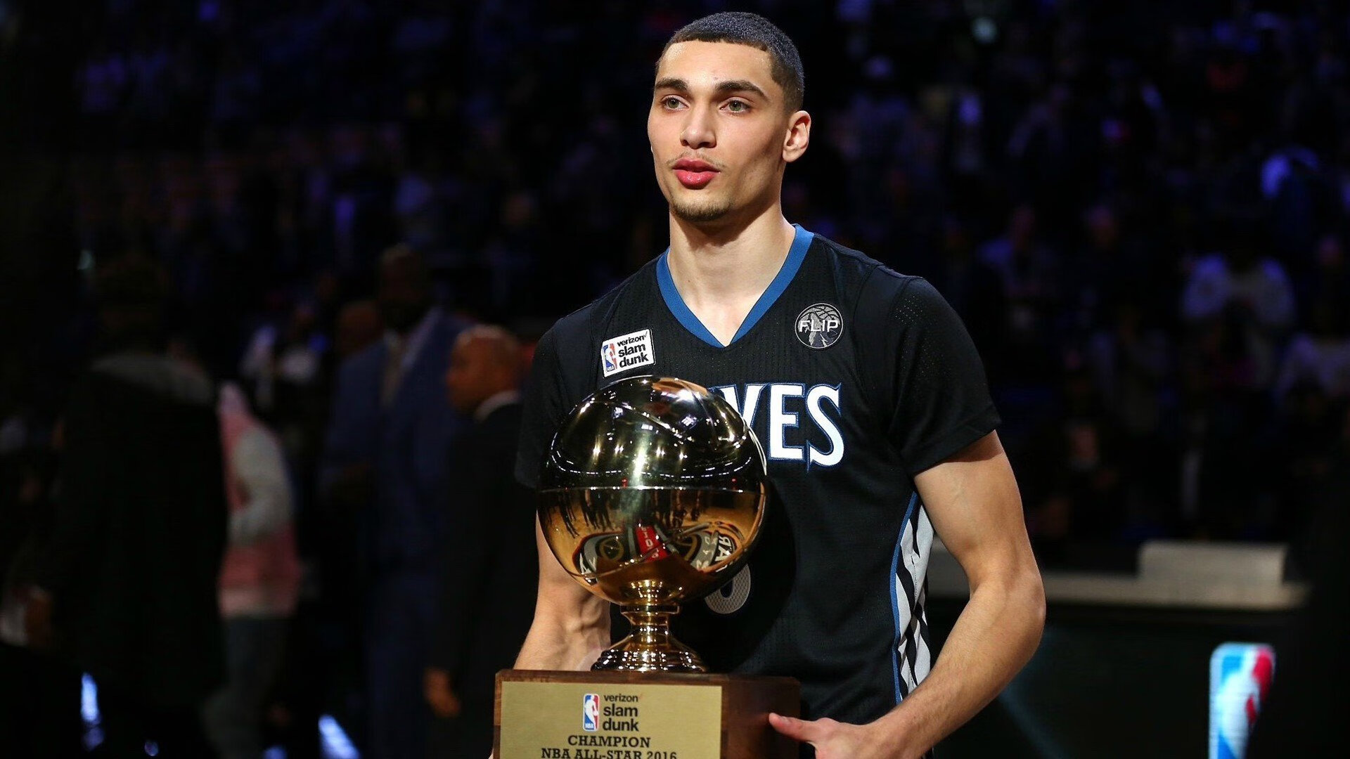 球迷文化：英超各队球迷助威口号与传统，英超球场赞助待开发,仅六队拿下主场冠名