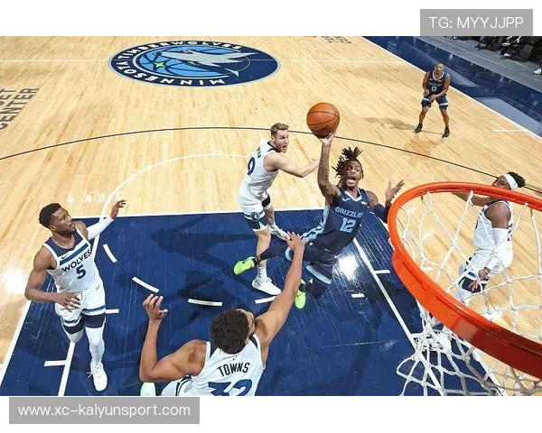 莫兰特腾空暴扣点燃全场气氛，灰熊五人得分双位数大胜森林狼